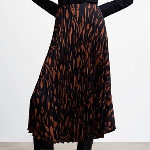 Mango M Abstract print pleated skirt